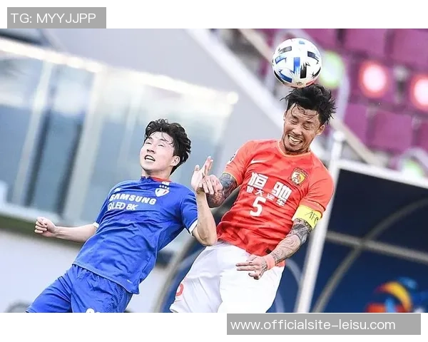 上港与神户激战正酣比分悬念迭起引发球迷热议 上港与神户激战正酣比分悬念迭起引发球迷热议